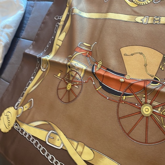 Gucci authentic scarf in mint pre owned condition minor flaw has been pictured. - Picture 8 of 9